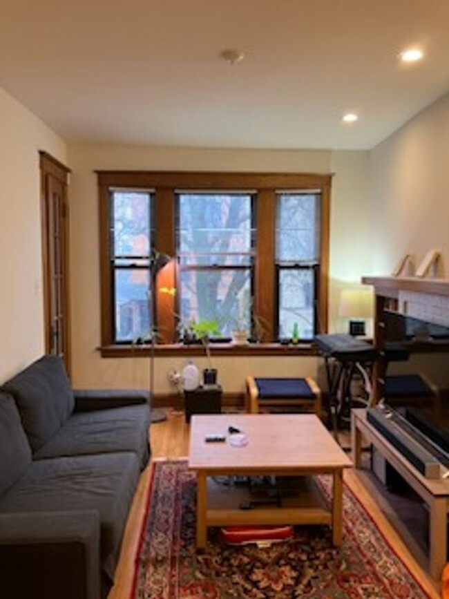 Primary Photo - 3614 N. Paulina-3616-3