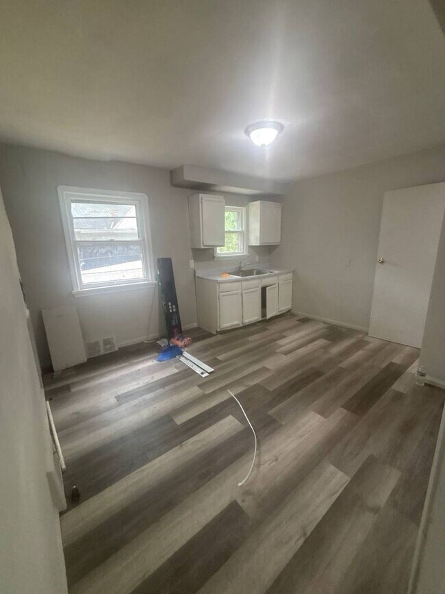 Building Photo - 16015 S Lotus Dr
