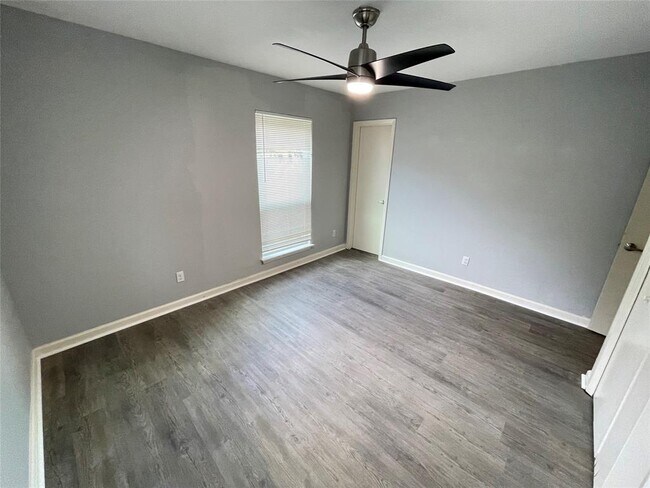 Building Photo - 8436 Jamestown Dr