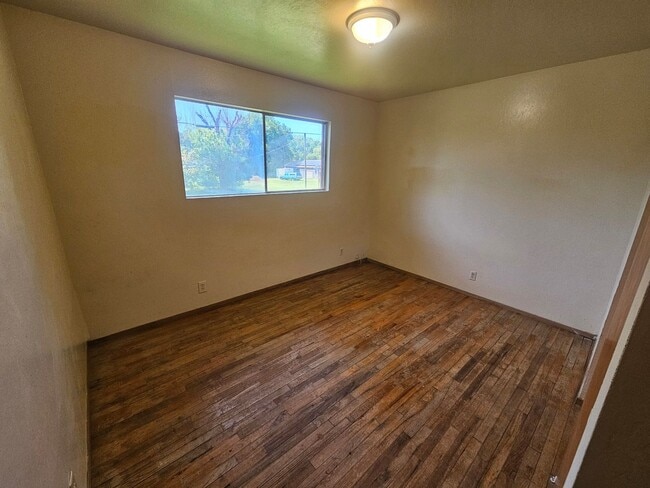 Building Photo - 3 Bedroom 1 Bathroom Home For Rent in Tehama!