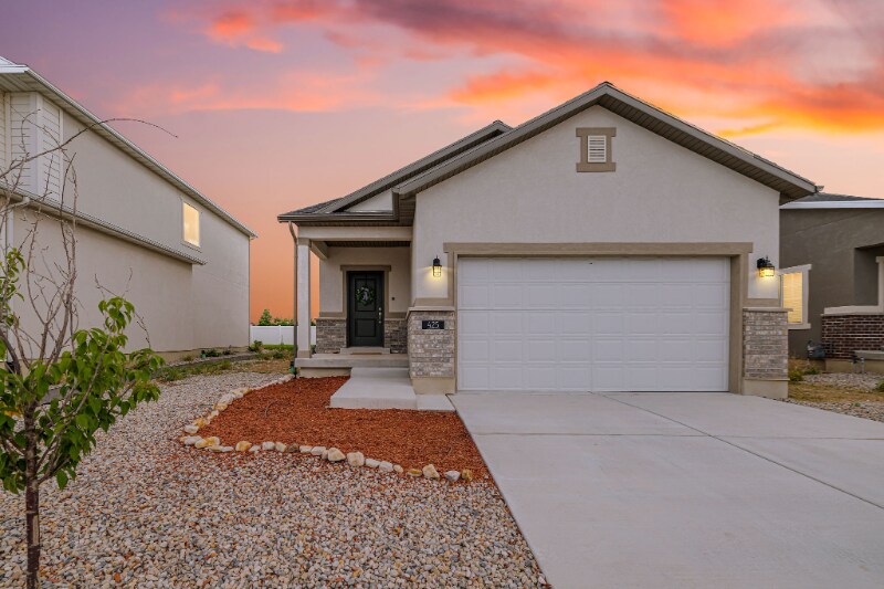 Primary Photo - 425 W Domain Ln
