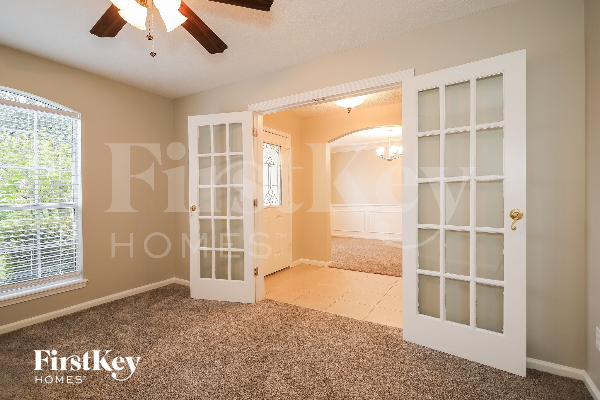 Building Photo - 2447 Royal Pointe Dr