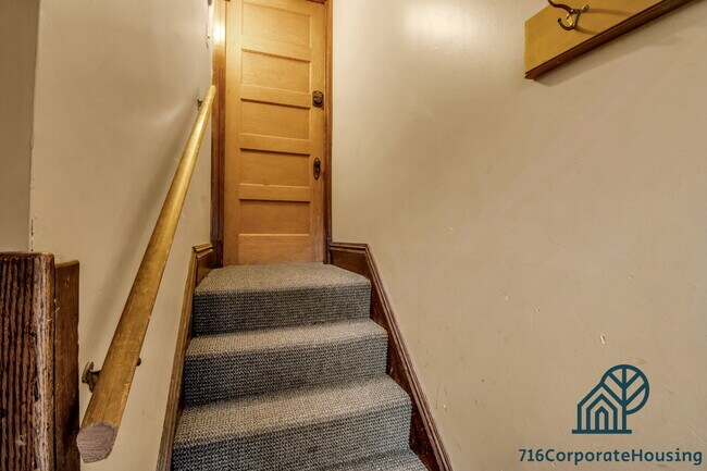 Building Photo - Furnished 3-Bedroom Upper Apartment on Bird Ave
