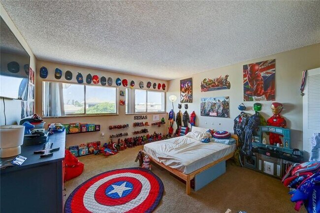 Building Photo - 731 N Pine Island Rd