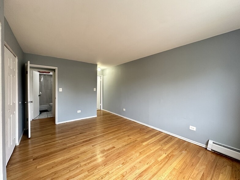 Building Photo - 1515 W Morse Ave