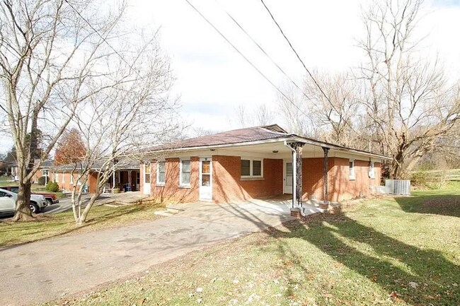 Building Photo - 607 Owens St