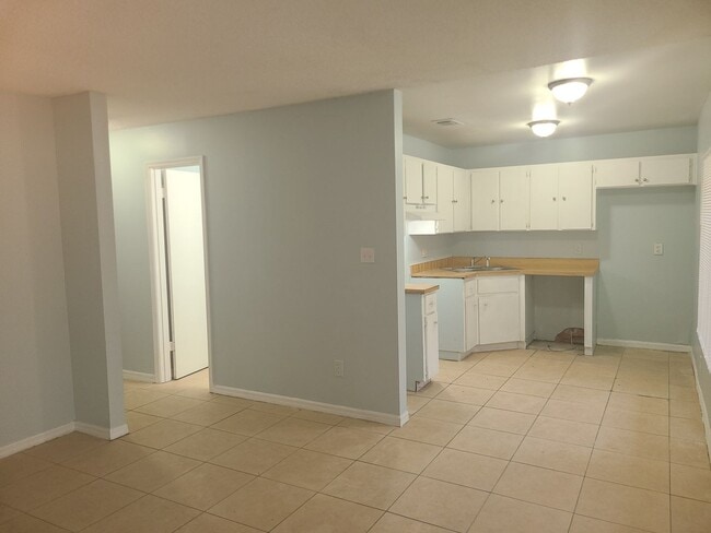 Building Photo - 2 bedroom 1.5 Bath Eatonville Duplex