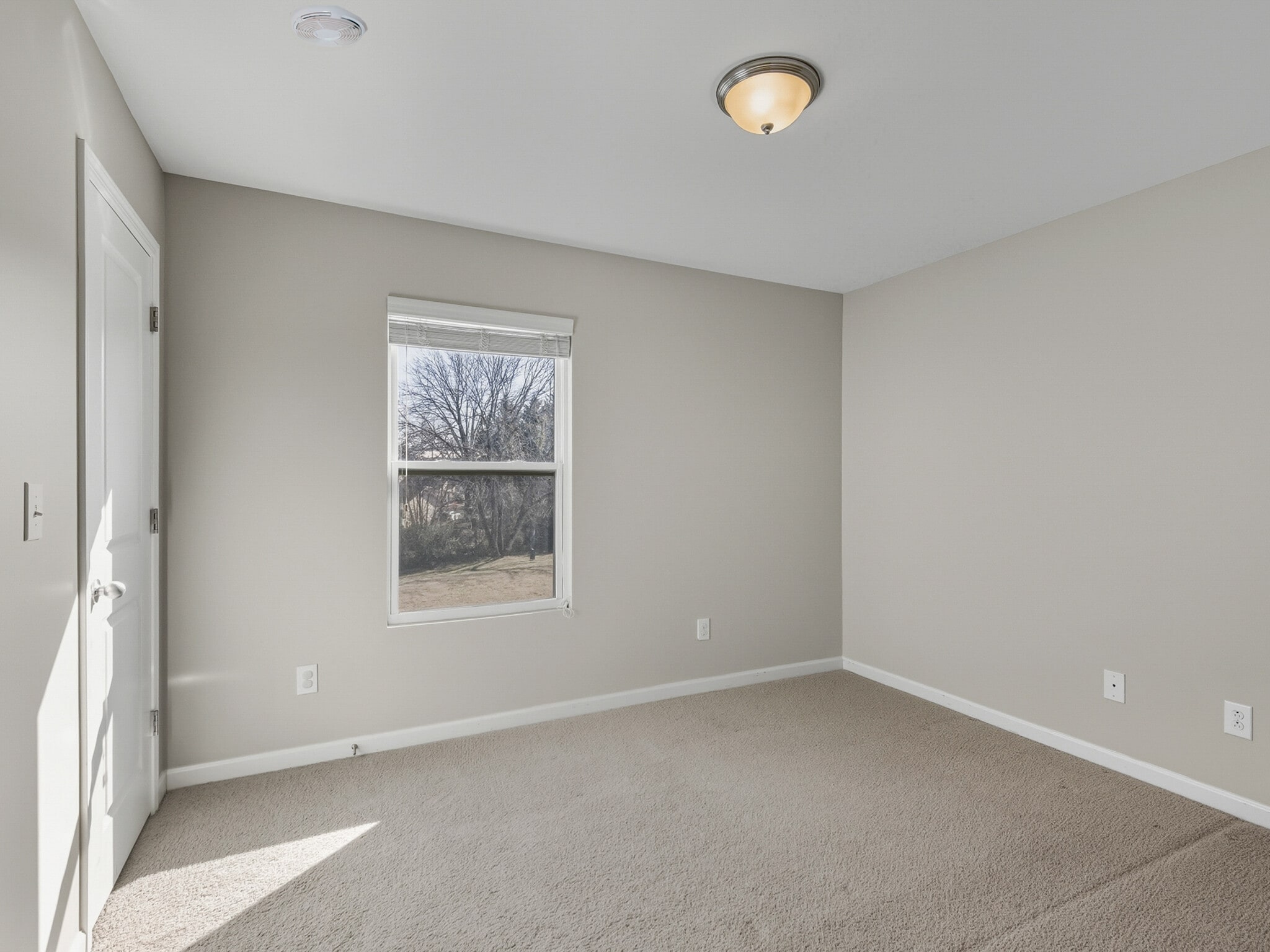 Building Photo - 608 Cahill Ln