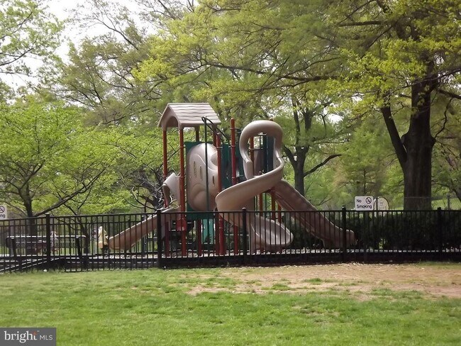 Building Photo - 1011 Arlington Blvd