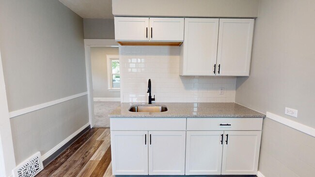 Building Photo - Old Brooklyn Area - 3 Bedroom Single Famil...