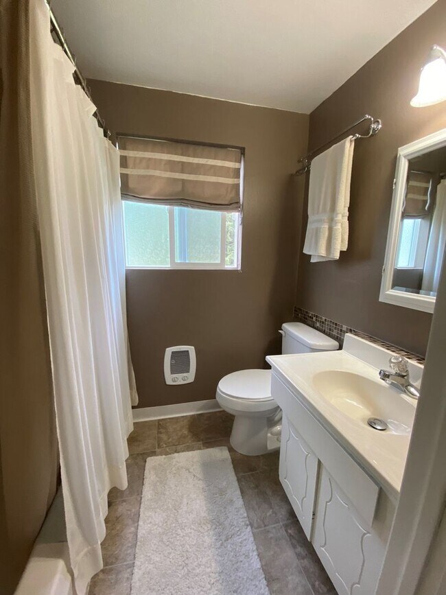 Building Photo - 4 Bed 2 Bath Home in Monroe