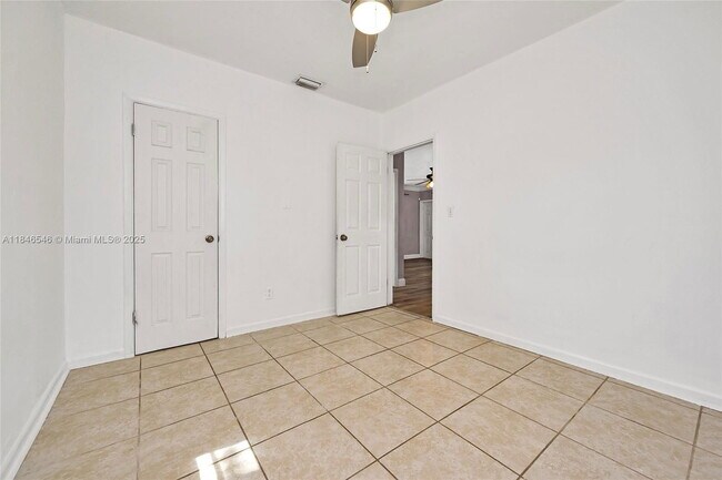 Building Photo - 1351 NE 156th St