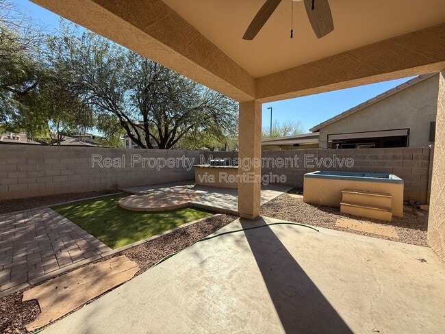 Building Photo - 1677 S Peppertree Dr