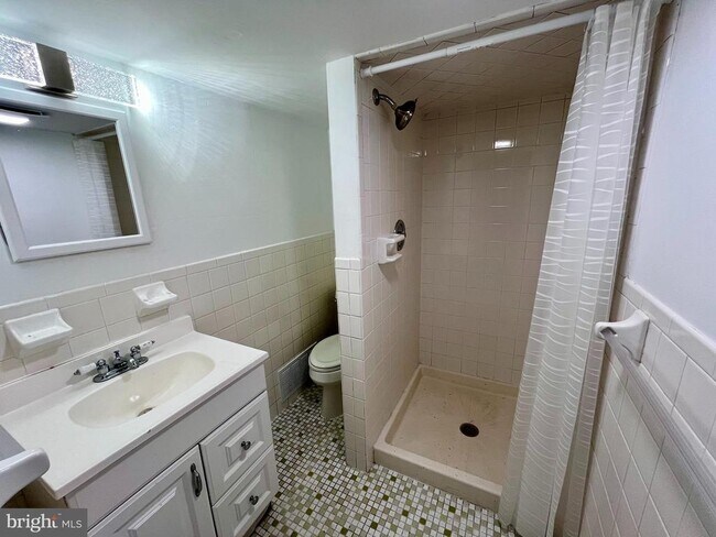 Building Photo - 16 Eldridge Ave