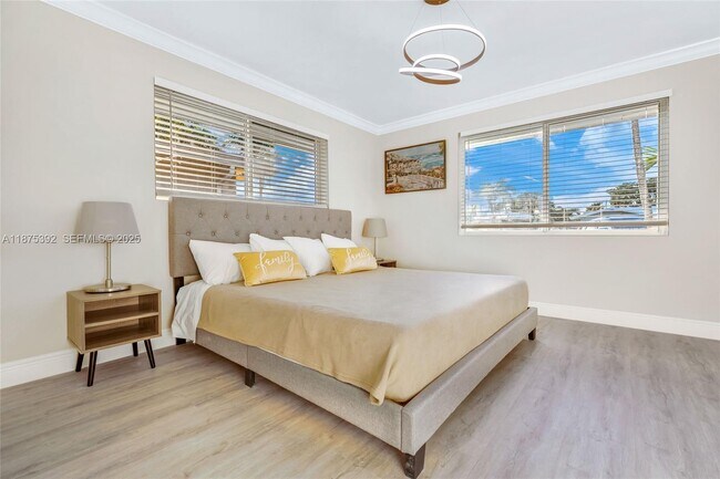 Building Photo - 5740 NE 19th Ave