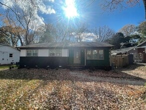 Building Photo - Fully-Fenced Home with Washer/Dryer Included!