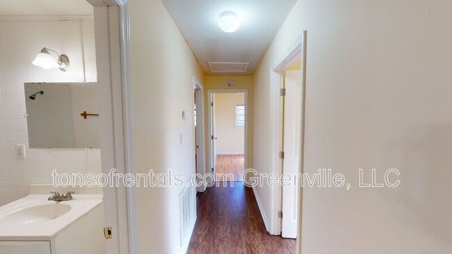 Building Photo - 137 Rosewood Cir