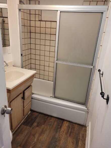 Bathroom - 962 Osborne St