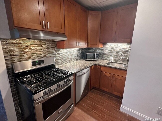 Building Photo - 89 N Forest Ave