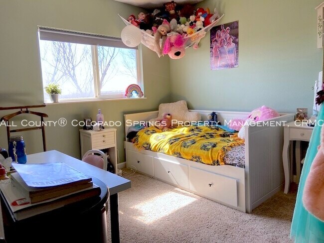 Building Photo - 5020 Wainwright Dr