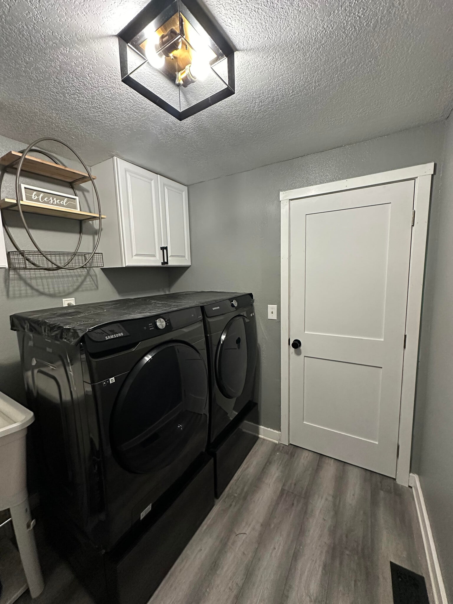 Laundry - 9824 157th St E