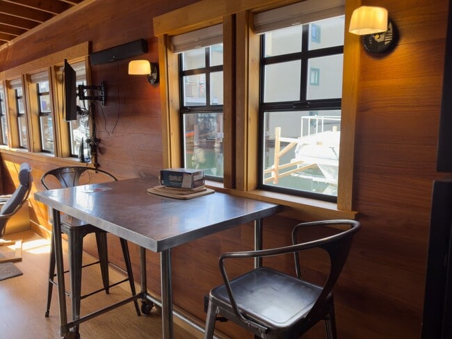 Building Photo - Floating Home on Lake Union – 1 Bed / 1 Ba...