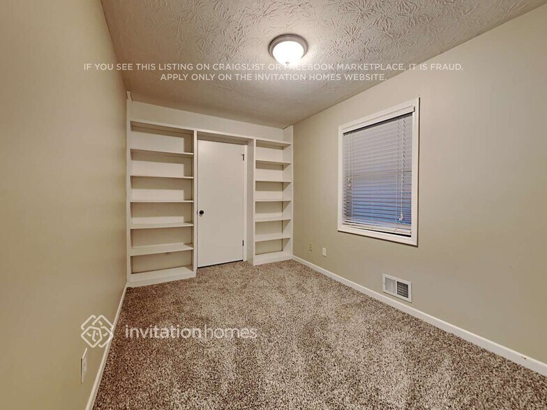Building Photo - 5045 Cherokee Ct