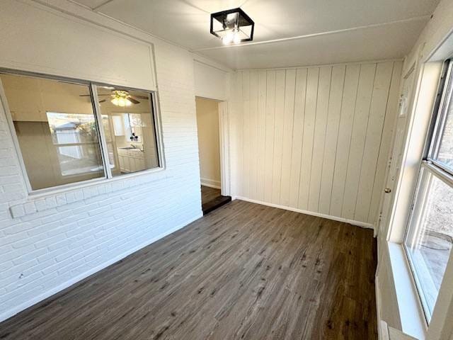 Building Photo - 938 E 12th St