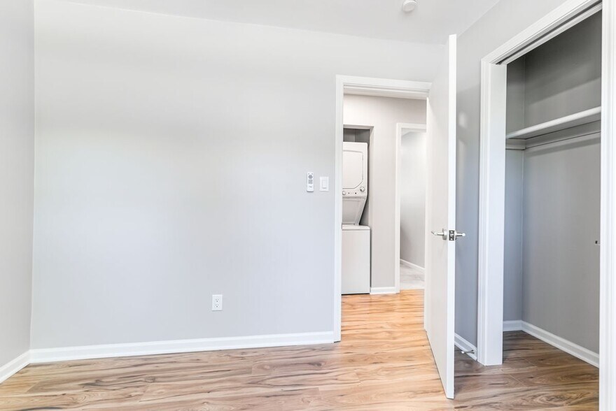 Building Photo - 2721 S 51st Terrace