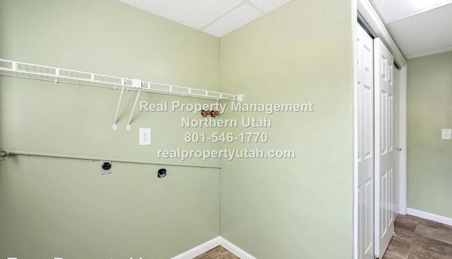 Building Photo - Beautiful 4 Bedroom 2 Bath Home in Kaysvil...