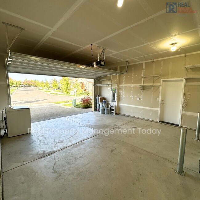 Building Photo - Beautiful 2 Bed Rambler! 55+ Community!