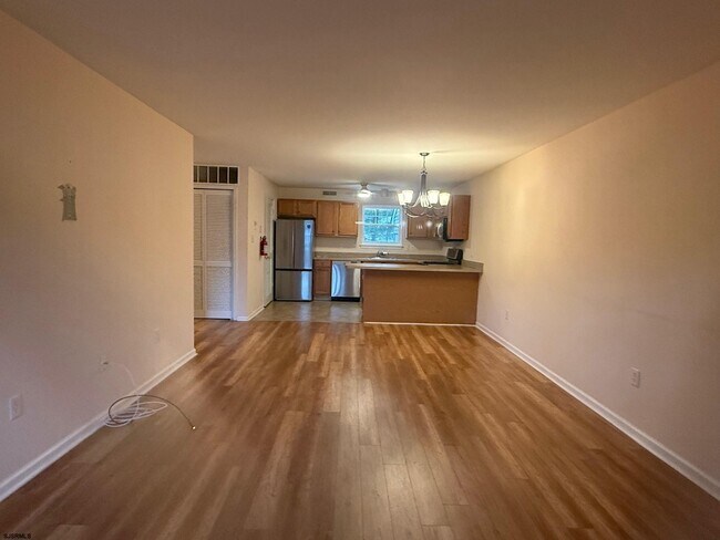 Building Photo - 551 London Ct