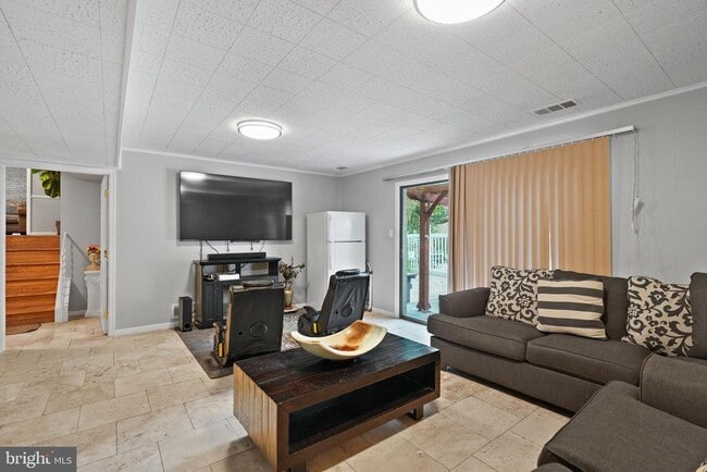 Building Photo - 5400 Woodlyn Ct