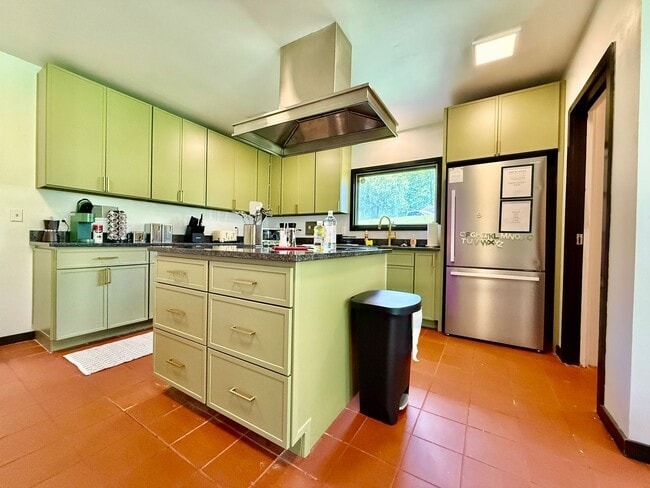 Building Photo - 527 Valewood Ln