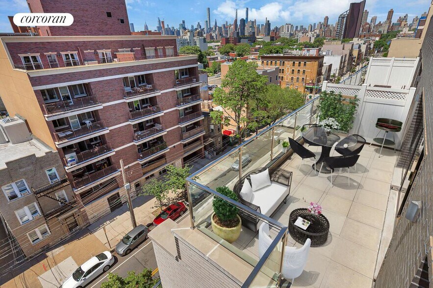 Building Photo - 21-17 31st Ave