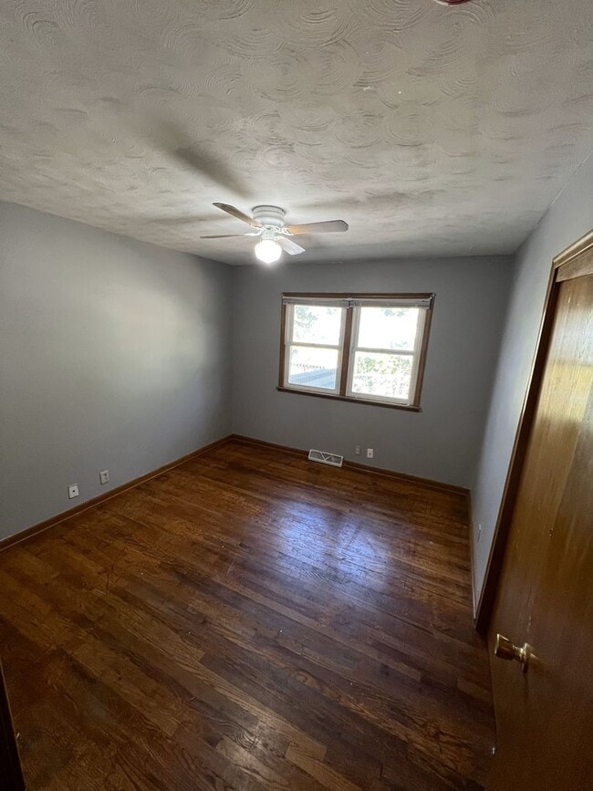 Building Photo - Bright & Spacious 3-Bedroom Home on Large ...