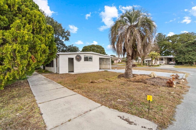 Building Photo - 2BR/2BA Manufactured Home in The Villages