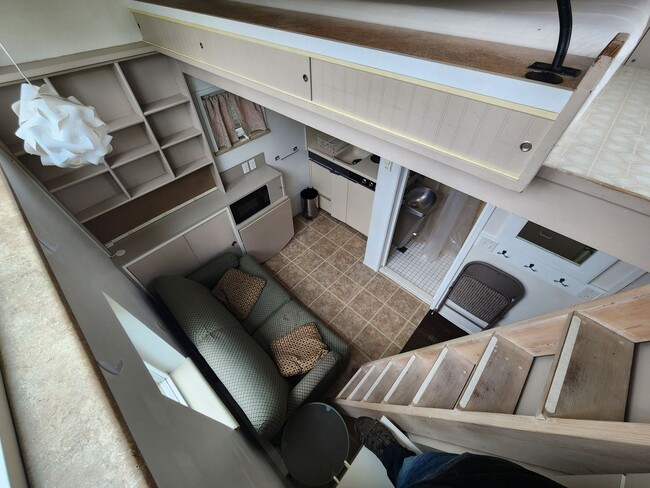 Building Photo - Tiny Home near U-Med