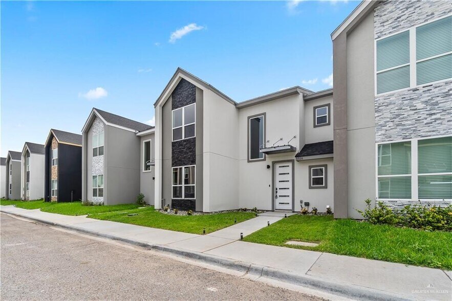 Building Photo - 5516 N Crown Pt