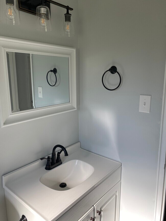 Building Photo - 3415 Gilmer Ct., Apt. B