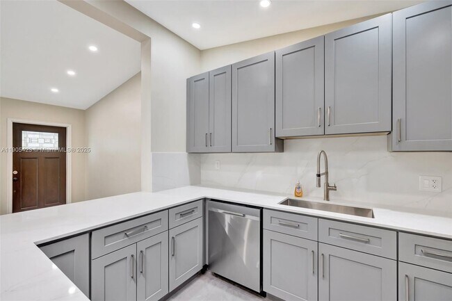 Building Photo - 3480 SW 20th St