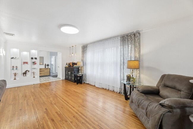 Building Photo - 52 Hillside Ave