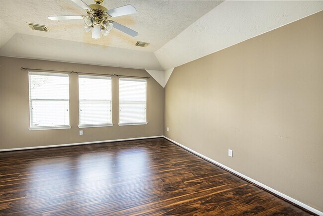 Building Photo - 6219 Surfside Ln