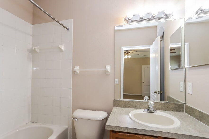 Building Photo - 7455 Oxford Garden Cir