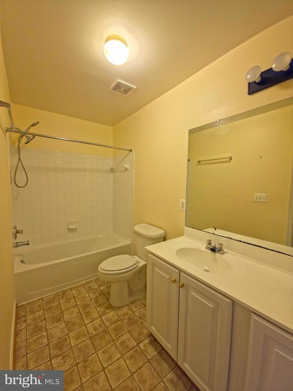 Building Photo - 20875 Killawog Terrace