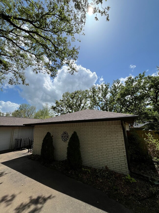 Building Photo - Superb 3 bedroom 2.5 bath home in Springda...