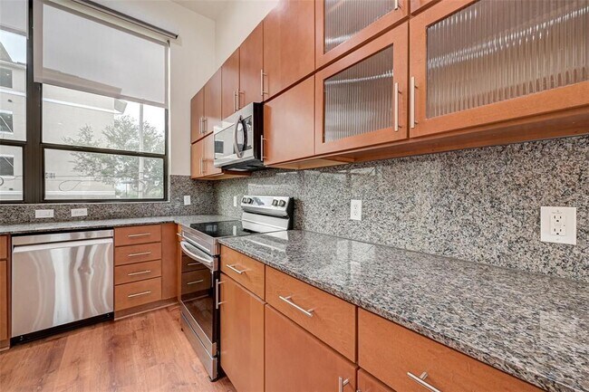 Building Photo - 2301 Camden Dr