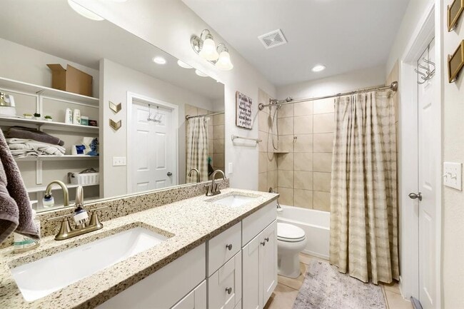 Building Photo - 12004 Cimaizon Dr