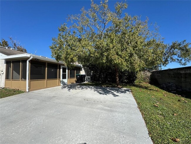 Building Photo - 547 Pigeon Cir