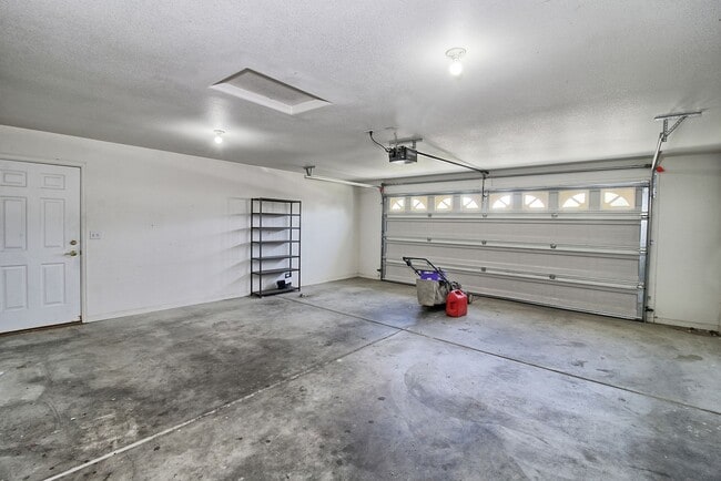 Building Photo - 598 Garnet Dr